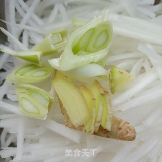 海米炖萝卜丝的做法步调：4