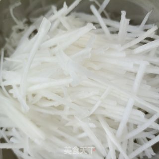 海米炖萝卜丝的做法步调：3