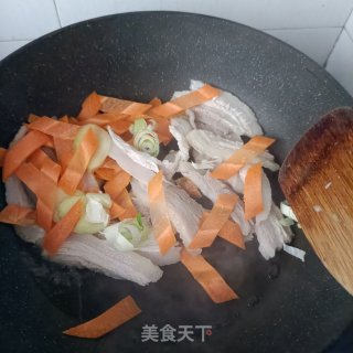 皱皮椒回锅肉的做法步调：10