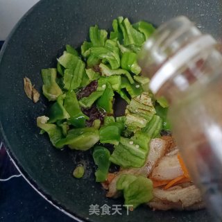 皱皮椒回锅肉的做法步调：13