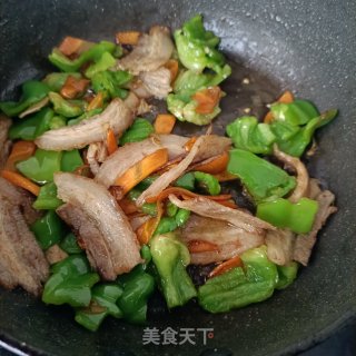 皱皮椒回锅肉的做法步调：14