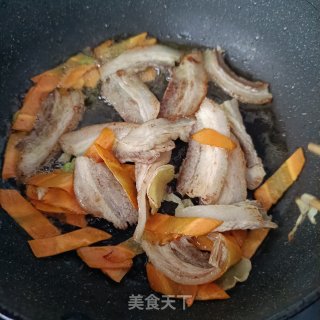 皱皮椒回锅肉的做法步调：11