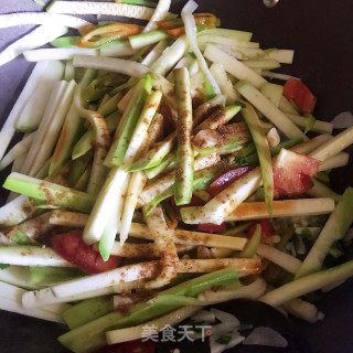 番茄炒西葫芦的做法步调：7