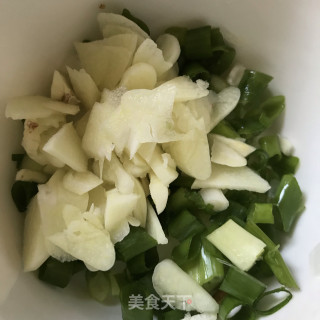 番茄炒西葫芦的做法步调：3