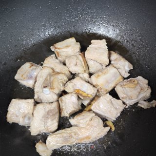 喷鼻干毛豆烧胁排的做法步调：4