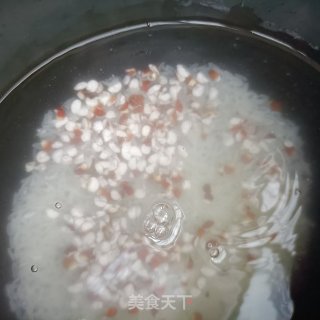 芡真喷鼻米粥的做法步调：4