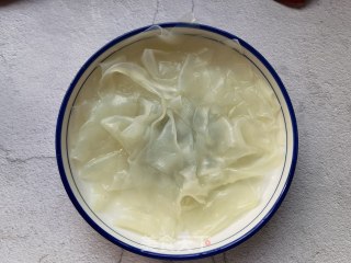 煎蛋烩粉皮的做法步调：2