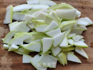 鳞虾海陈菇烧蒲瓜的做法步调：2