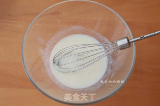 高兴果杨梅奶油卷的做法步调：1