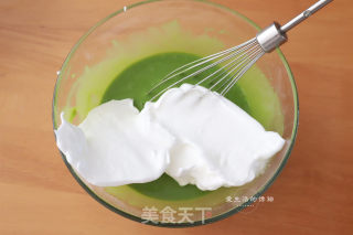 高兴果杨梅奶油卷的做法步调：3