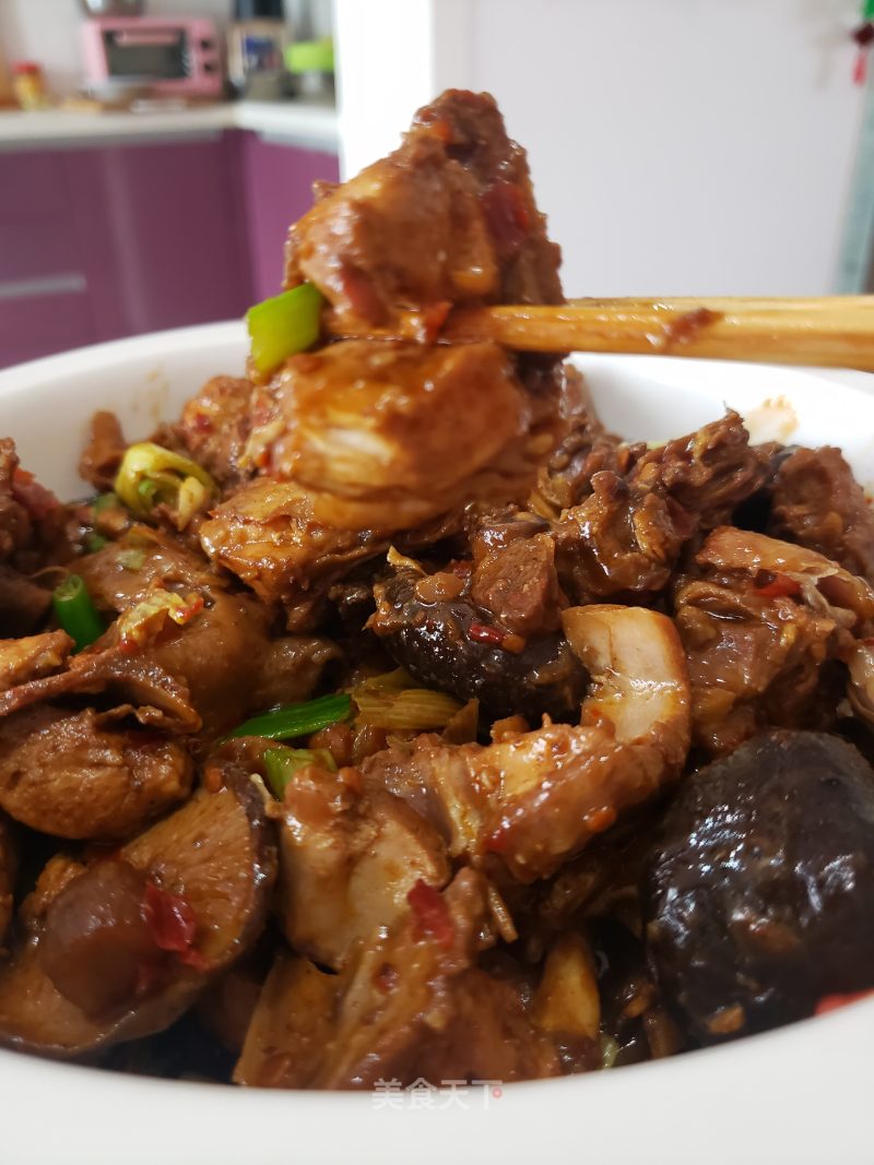 喷鼻菇炖青足鸡的做法