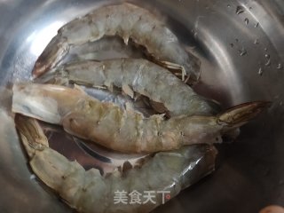 青虾炒辣椒的做法步调：2