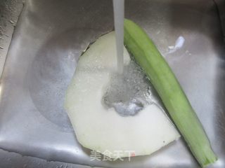 榨菜丝单瓜汤的做法步调：2
