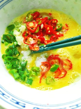 辣椒烹鸡蛋的做法步调：4