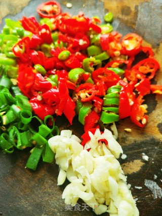 辣椒烹鸡蛋的做法步调：2