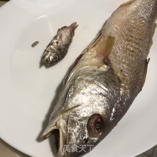 浑蒸黄花鱼的做法步调：2