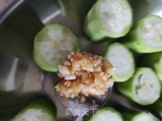 丝瓜蒜蓉蒸肉片的做法步调：9