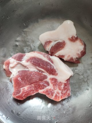 丝瓜蒜蓉蒸肉片的做法步调：1
