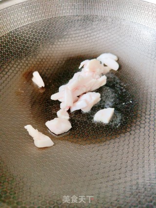 鹿角菇炒肉的做法步调：3