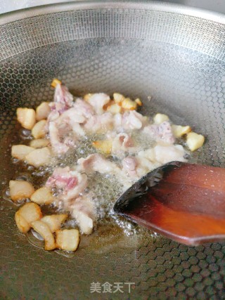 鹿角菇炒肉的做法步调：5