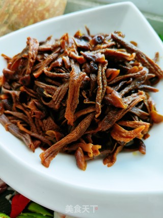 鹿角菇炒肉的做法步调：1