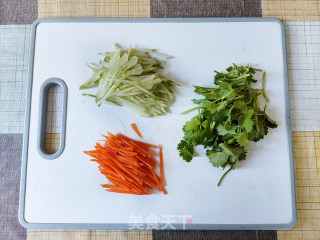 家常鸡丝凉里的做法步调：2