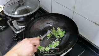 西白柿鸡蛋龙须里的做法步调：1