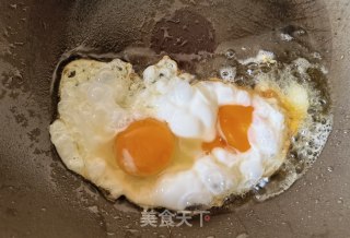 金针菇菠菜拌煎蛋的做法步调：5