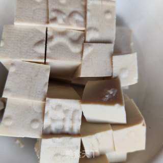 虾仁豆腐煲的做法步调：4
