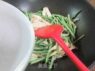 火笋烧豇豆的做法步调：3