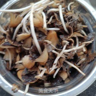 柳树菇蛋汤的做法步调：2