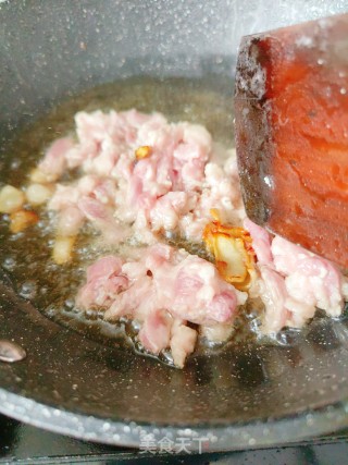 金针菇炒肉片的做法步调：4