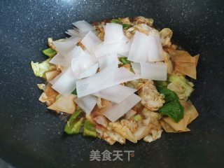 包菜炒干豆腐的做法步调：3