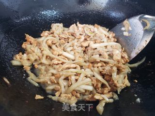 茄子炒鸡胸肉的做法步调：4