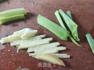 浑蒸鲳鱼的做法步调：3