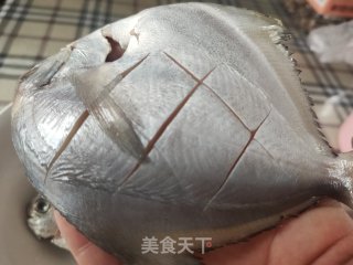 浑蒸鲳鱼的做法步调：2