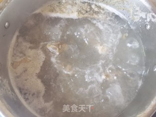 喷鼻辣羊脊骨的做法步调：4