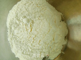 鸡蛋火饼的做法步调：1