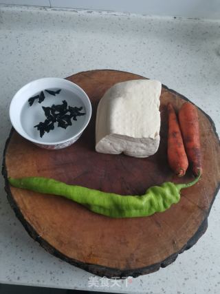 家常烧豆腐的做法步调：1