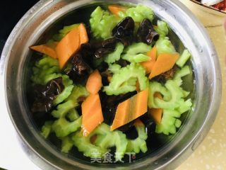 浑炒苦瓜的做法步调：4
