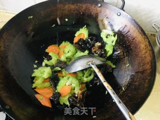 浑炒苦瓜的做法步调：12