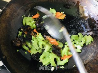 浑炒苦瓜的做法步调：10