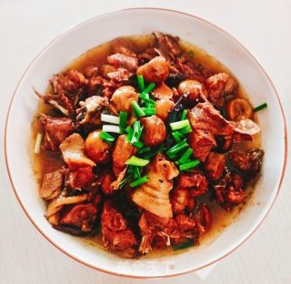 板栗烧鸡的做法步调：12