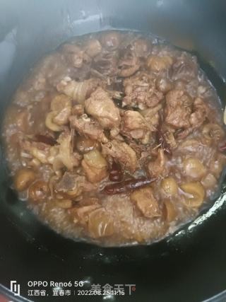 板栗烧鸡的做法步调：11