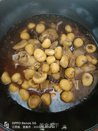 板栗烧鸡的做法步调：9