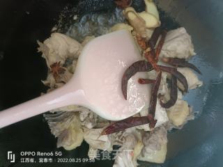 板栗烧鸡的做法步调：5