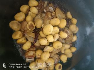 板栗烧鸡的做法步调：8