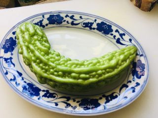 苦瓜炒鸡蛋的做法步调：1