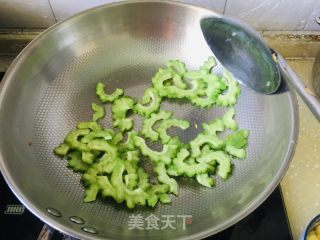 苦瓜炒鸡蛋的做法步调：5