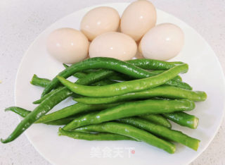 下饭神器～辣椒炒鸡蛋的做法步调：1